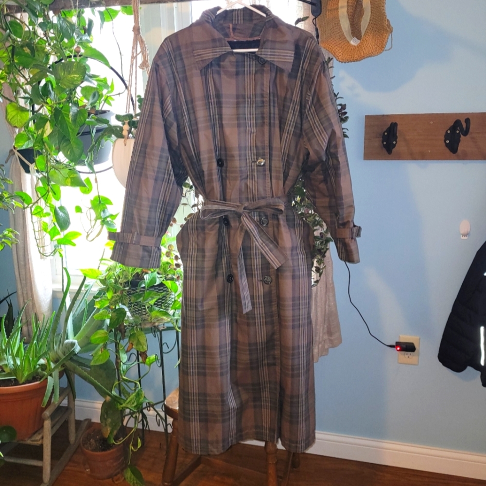 Unisex.vintage. London town .plaid .dbl breasted .trench coat